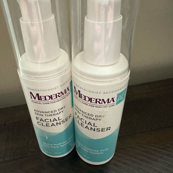 Advanced Dry Skin Therapy Facial Cleanser - White and Blue 2 bottles - Picture 4 of 5